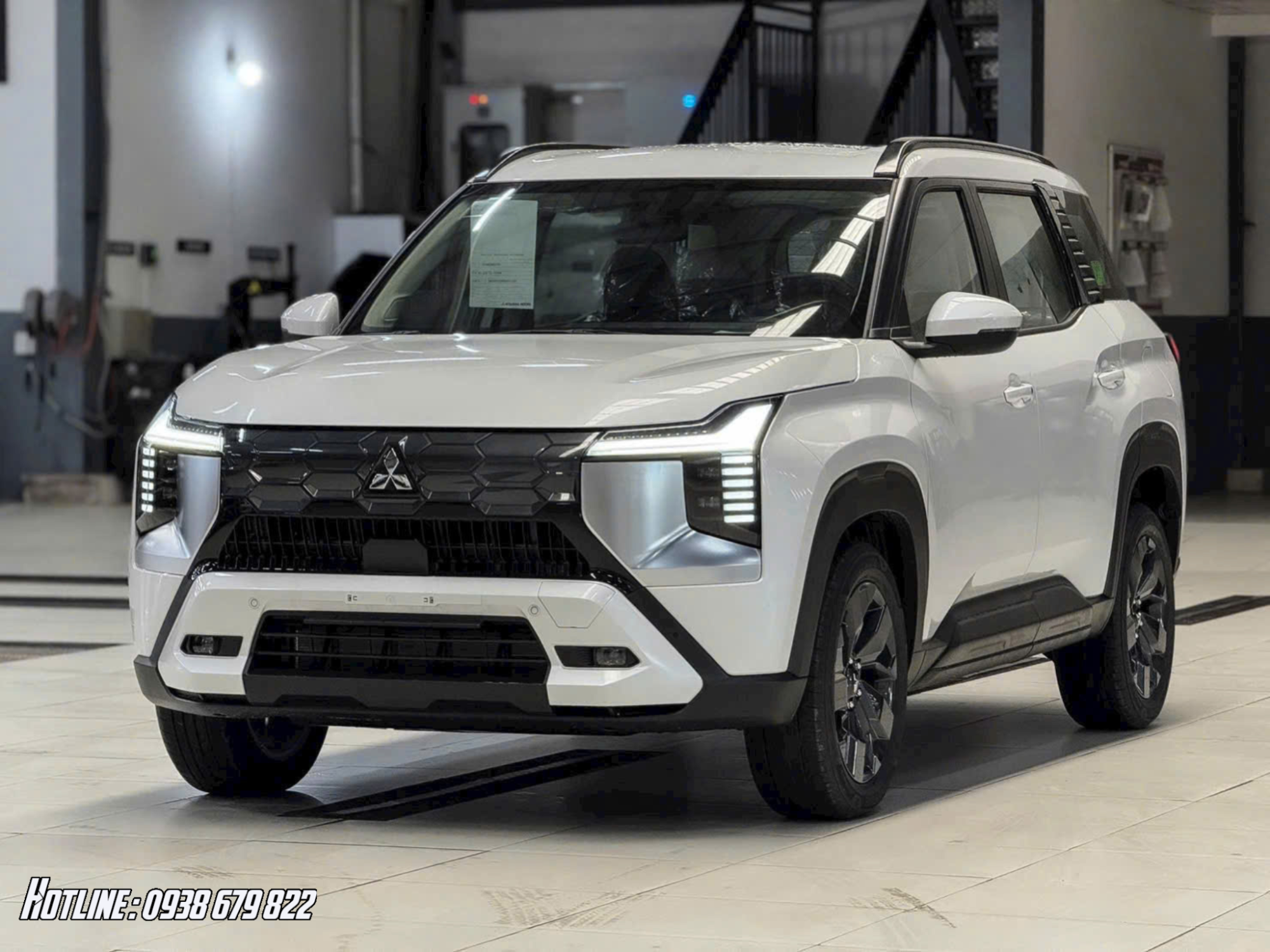 Destinator Premium Màu Trắng Hình ảnh thực tế, giá lăn bánh và chương trình ưu đãi  trong tháng 3/2026